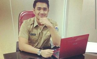 TRENDING SOSMED : PNS Ganteng Hebohkan Twitter, Ini Dia