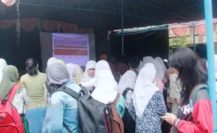 PPDB 2014 : Seperti Ini Hiruk Pikuk Pendaftaran Siswa Baru di Gunungkidul