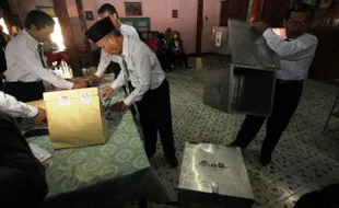 HASIL PILPRES 2014 : KPU Sampang Tunggu Instruksi Hitung Ulang