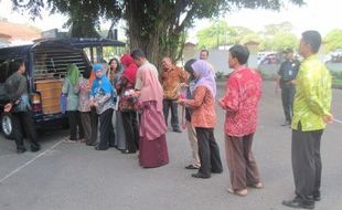 LEBARAN 2014 : 3 Jam, Rp300 Juta Ludes di Sragen