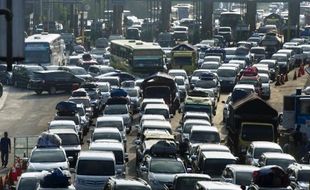 MUDIK LEBARAN 2014 : Gerbang Tol Cikampek Masih Dipadati Kendaraan Pemudik