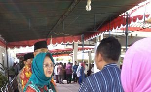 OPEN HOUSE LEBARAN 2014 : Ratusan Warga Hadiri Open House Di Rumah Dinas Bupati Bantul 