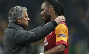 PEMAIN BARU CHELSEA : Mourinho Bakal Bawa Drogba ke Chelsea untuk Senjata Rahasia