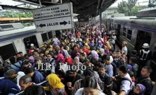 ARUS BALIK LEBARAN 2014 : Belum Ada Lonjakan Penumpang Arus Balik Kereta Api