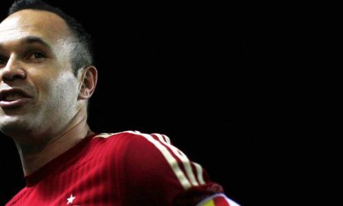 KAPTEN TIM : Iniesta Impikan Jadi Kapten Barcelona