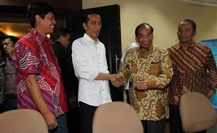 FOTO JOKOWI CAPRES : Joko Widodo Kunjungi Bisnis Indonesia