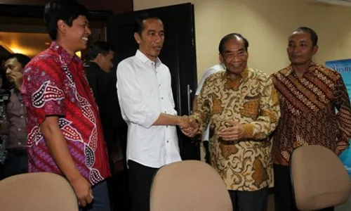 FOTO JOKOWI CAPRES : Joko Widodo Kunjungi Bisnis Indonesia