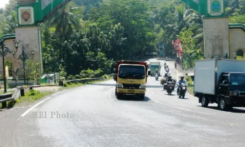 INFO MUDIK 2014 : Kendaraan Angkutan Barang Masih Beroperasi di Jalur Jogja-Wonosari