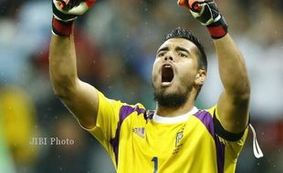 JELANG FINAL PIALA DUNIA 2014 : Louis Van Gaal Ibaratkan Romero "Senjata Makan Tuan"