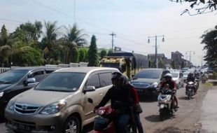 JEMBATAN COMAL AMBLES : Volume Kendaraan di Klaten Naik 40%