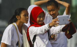 SELFIE BERUJUNG MAUT : Gara-gara Nekat Berfoto Selfie, Tiga Siswi di Ngawi Ini Meregang Nyawa