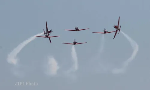 JUPITER AEROBATIC TEAM : Ini Kisah TNI AU 'Bercermin' di Langit Jogja Selama 25 Detik