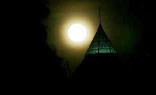 FOTO FENOMENA SUPERMOON : Begini Penampakan Supermoon di Kota Solo