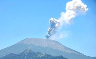 FOTO GUNUNG SLAMET SIAGA : Begini Asap Sulfatara Gunung Slamet