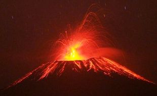 FOTO GUNUNG SLAMET SIAGA : Begini Penampakan Lava Pijar Gunung Slamet