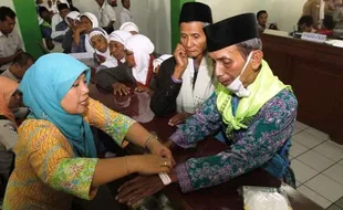 FOTO HAJI 2014 : Calon Haji Mulai Berdatangan di Donohudan