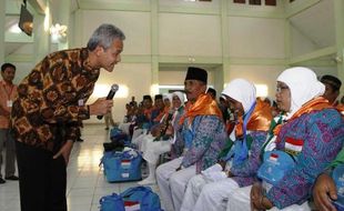 FOTO HAJI 2014 : Gubernur Ganjar Ajak Dialog Calon Haji