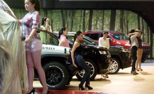 INDONESIA INTERNATIONAL MOTOR SHOW : Jokowi di IIMS 2014: Bikin Pesawat Bisa, Mobil Kok Enggak