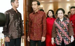 MUNAS HANURA : Di Solo, Jokowi dan Megawati Datang Berdampingan