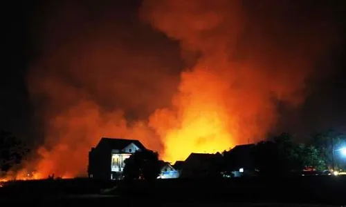 FOTO KEBAKARAN KARANGANYAR : Ladang Tebu Siap Panen Dibakar?