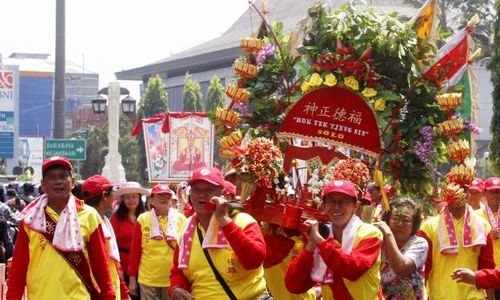 KIRAB BUDAYA SOLO : 10 Klenteng Ikuti Kirab Dewa Bumi