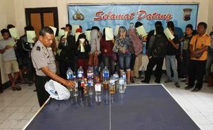 FOTO MIRAS SOLO : 24 Warga Mabuk Ditangkap Polisi Jebres