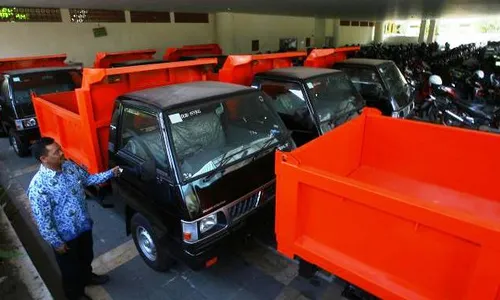 FOTO PENGELOLAAN SAMPAH SOLO : Solo Punya 8 Mini Dump Truck Baru