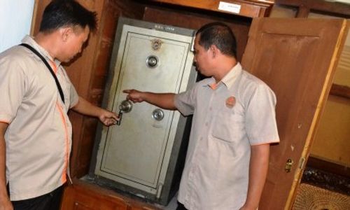 FOTO PERAMPOKAN TEGAL : 3 Brankas Kantor Perhutani Dibobol Perampok