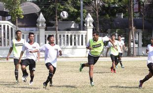 FOTO PSPS VS PERSIS : Persis Solo Berlatih Jelang ke Pekanbaru