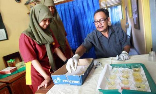 FOTO TES KEHAMILAN SISWI : Siswi SMK 1 Pundong Dites Kehamilan