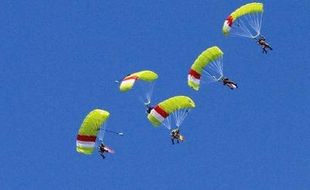 FOTO WORLD MILITARY PARACHUTING CHAMPIONSHIP : Begini Indahnya Formasi Terjun TNI...