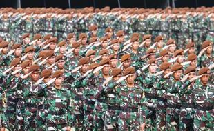 FOTO WORLD MILITARY PARACHUTING CHAMPIONSHIP : TNI Gladi Pembukaan Kejuaraan Terjun Payung