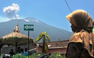 GUNUNG SLAMET SIAGA : Wah, Hujan Pasir Guyur Purwokerto...