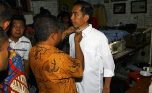 JOKOWI HARI INI : Presiden Terpilih di Solo, Nonton SIPA hingga Jahit 5 Stel Baju-Celana Rp1,3 Juta!