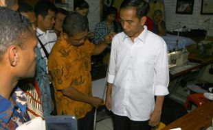 KISAH PENJAHIT JOKOWI : Berkat Baju Kotak-Kotak, Suparto Beli Toyota Yaris