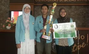 PRESTASI MAHASISWA : 3 Aktivis BEM UNS Solo Jawara Lomba Debat