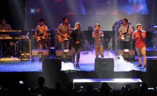 FOTO KONSER MUSIK : Begini Aksi CJR di Sritex Arena, Malam Ini...