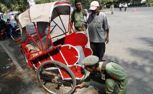 TUKANG BECAK DITEROR : Tukang Becak di Solo Mengaku Diteror Orang Misterius