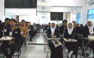 MAHASISWA BARU : STMIK Sinus Selenggarakan Osmaru 2014