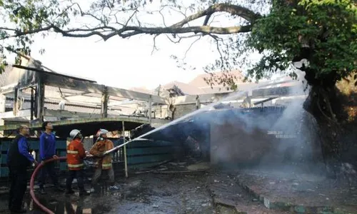 KEBAKARAN SOLO : Pemilik Kafe di Pujasari Minta Trembesi Terbakar Ditebang