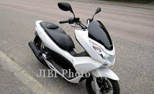 SEPEDA MOTOR BARU : All New Honda PCX Mulai Diserahkan ke Konsumen