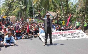 BANDARA KULONPROGO : Mahasiswa Perkeruh Demo Tolak Bandara