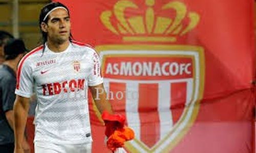  RAHASIA FALCAO : Ini Rahasia Falcao Lolos Dari Hadangan Bek