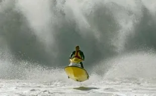 Terseret Arus di Pantai Pok Tunggal, Korban Dievakuasi Pakai Jetski