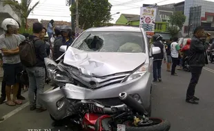 KECELAKAAN DI JOGJA : Avanza Seruduk Empat Motor