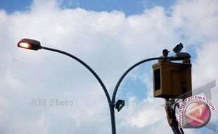 Jalur Alternatif di Kulonprogo Mulai Dipasang Lampu Penerang