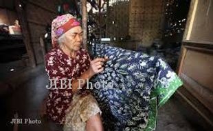 HARI BATIK NASIONAL : Buku Panduan Batik Diperlukan