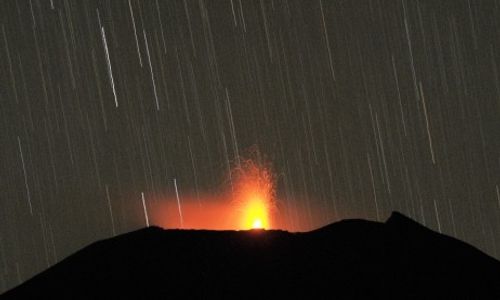 GUNUNG SLAMET SIAGA : Lava Pijar Gunung Slamet Terlihat dari Banyumas