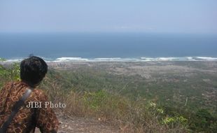 WISATA ALAM DI JOGJA : Menikmati Samudra Hindia dari Surocolo