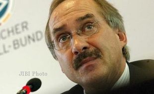 Uli Stielike Arsiteki Timnas Korsel 